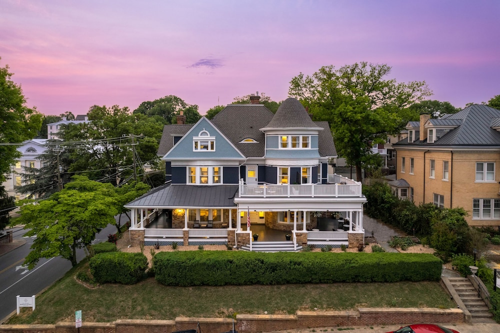 The Historic Berkeley Place — hotel in Staunton