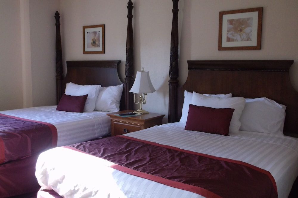Days Inn & Suites by Wyndham Lake Okeechobee - photo 13