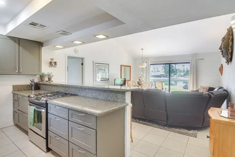 Pet friendly Palm Desert Gem on Golf Course - photo 28