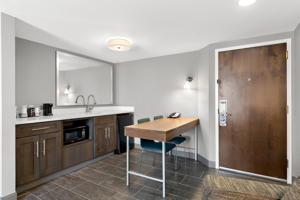 Hampton Inn & Suites Newtown - photo 89