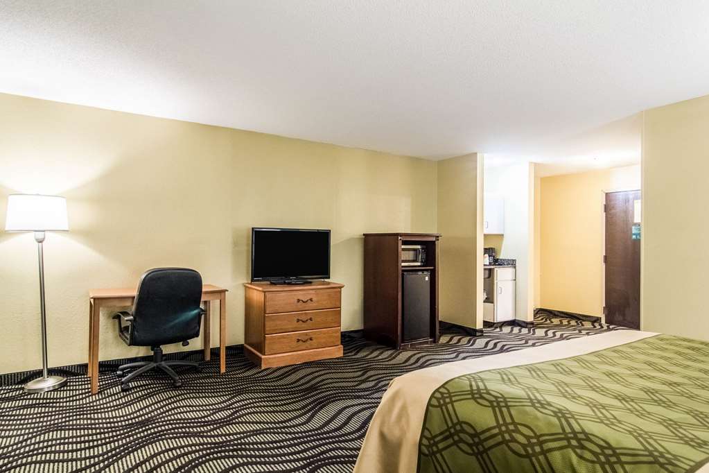 Econo Lodge Darien - photo 21
