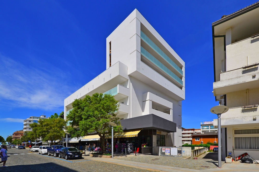 Residenza Verde — 4-Star Luxury Hotel in Lignano Sabbiadoro, Italy