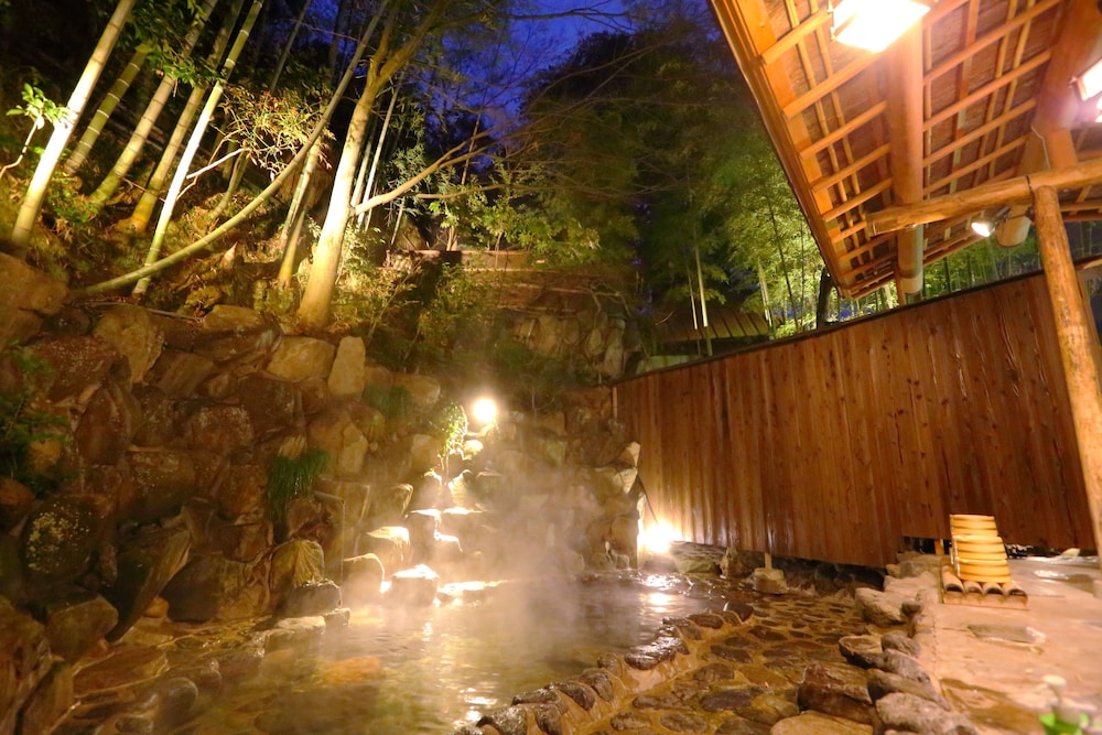Yunogo Onsen Chikutei - carbon neutral hotel in Mimasaka