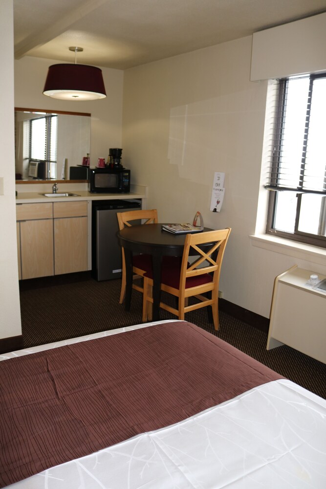 Inlet Tower Hotel & Suites - photo 19