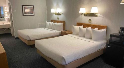 Commack Inn - photo 3