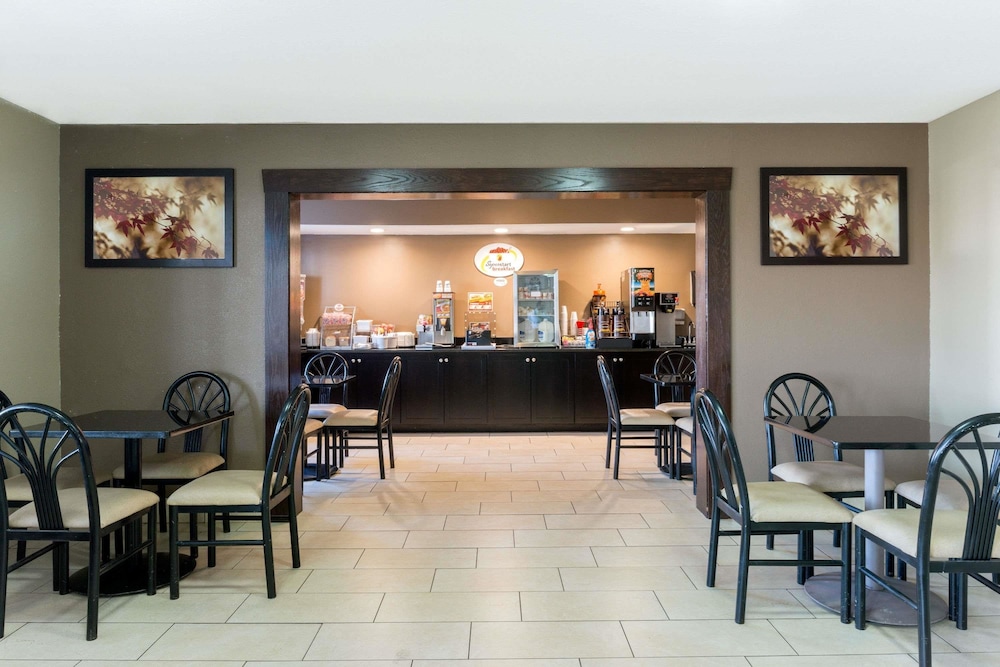 Super 8 by Wyndham Springfield East - photo 14