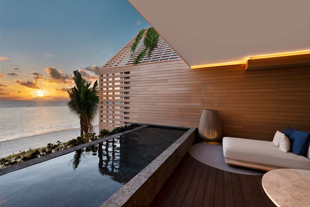 Oceanfront Balcony Pool Suite - Terrace