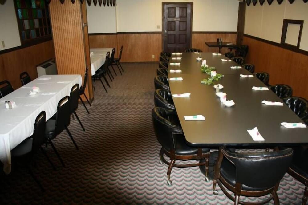 The Holiday Motel & Restaurant - photo 4