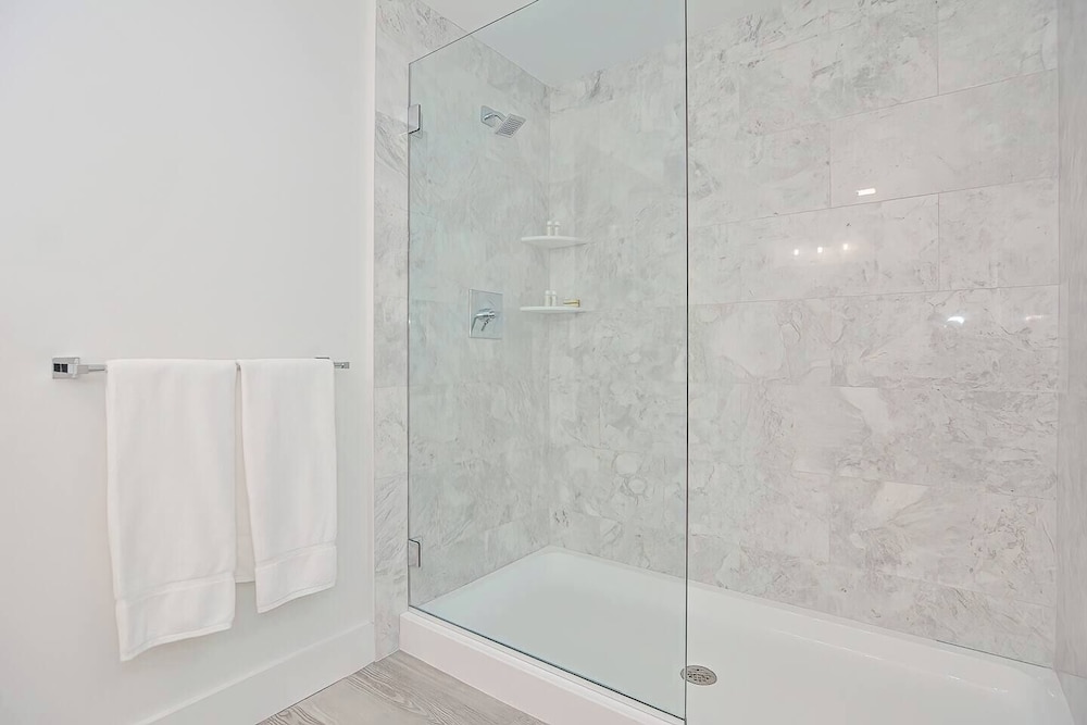 Harbourtown Suites - photo 90