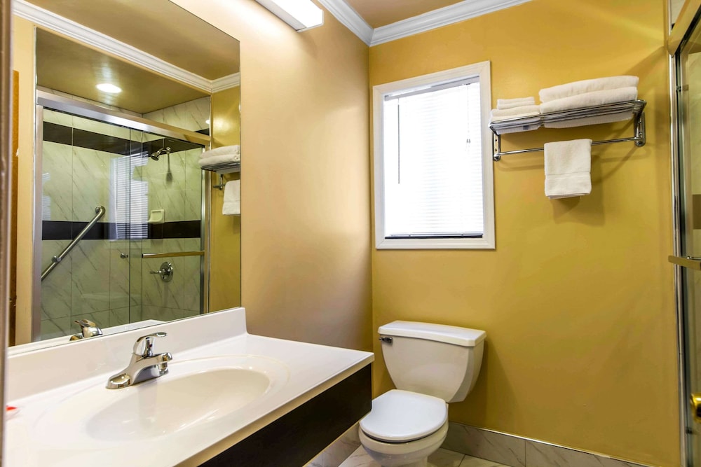 Econo Lodge Fairfield - photo 19