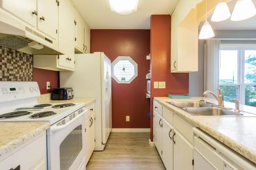 Changes In L'Attitude by Oak Island Accommodations - photo 24