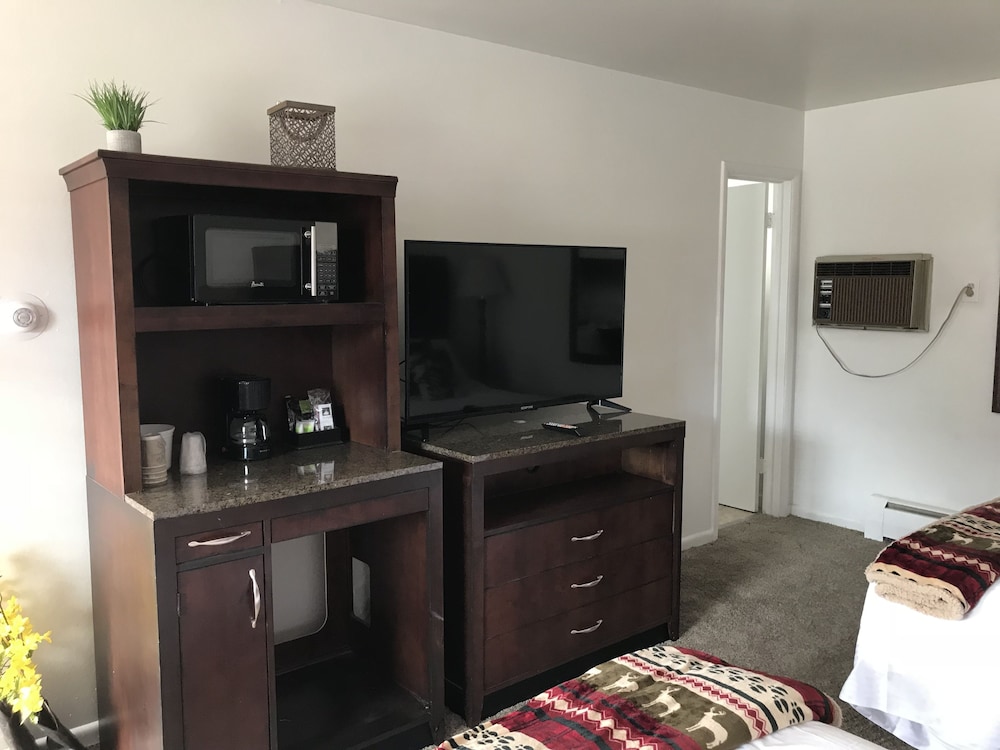 Country West Motel - photo 12