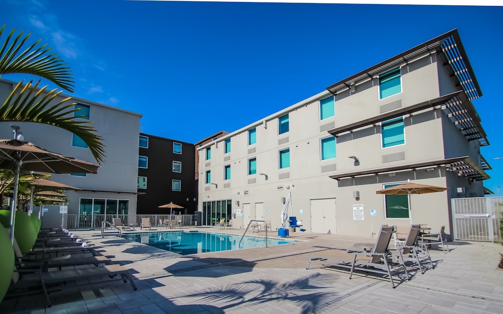 Holiday Inn Express & Suites Miami Airport East by IHG - carbon neutral hotel in Miami