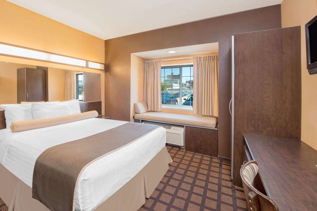 Microtel Inn & Suites by Wyndham Quincy Downtown River Area - photo 11