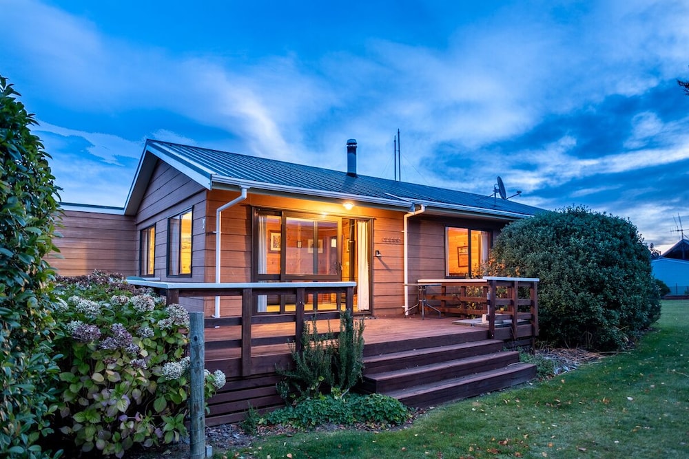4 Alpine Ave - carbon neutral hotel in Unknown City