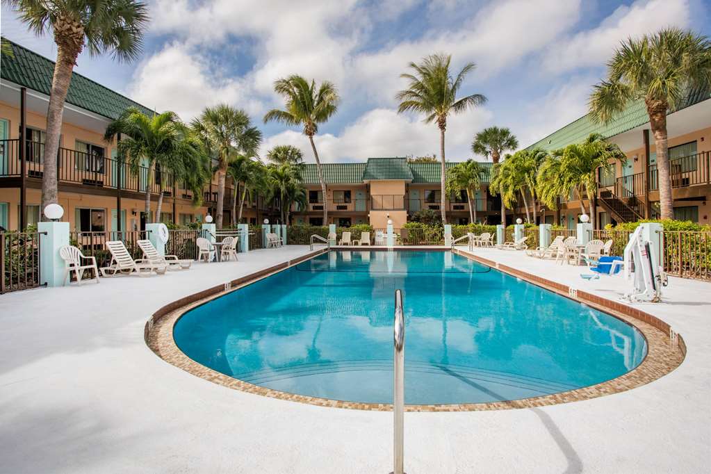 Super 8 by Wyndham North Palm Beach - photo 14