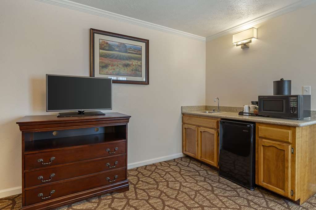 Best Western Salinas Monterey Hotel - photo 17