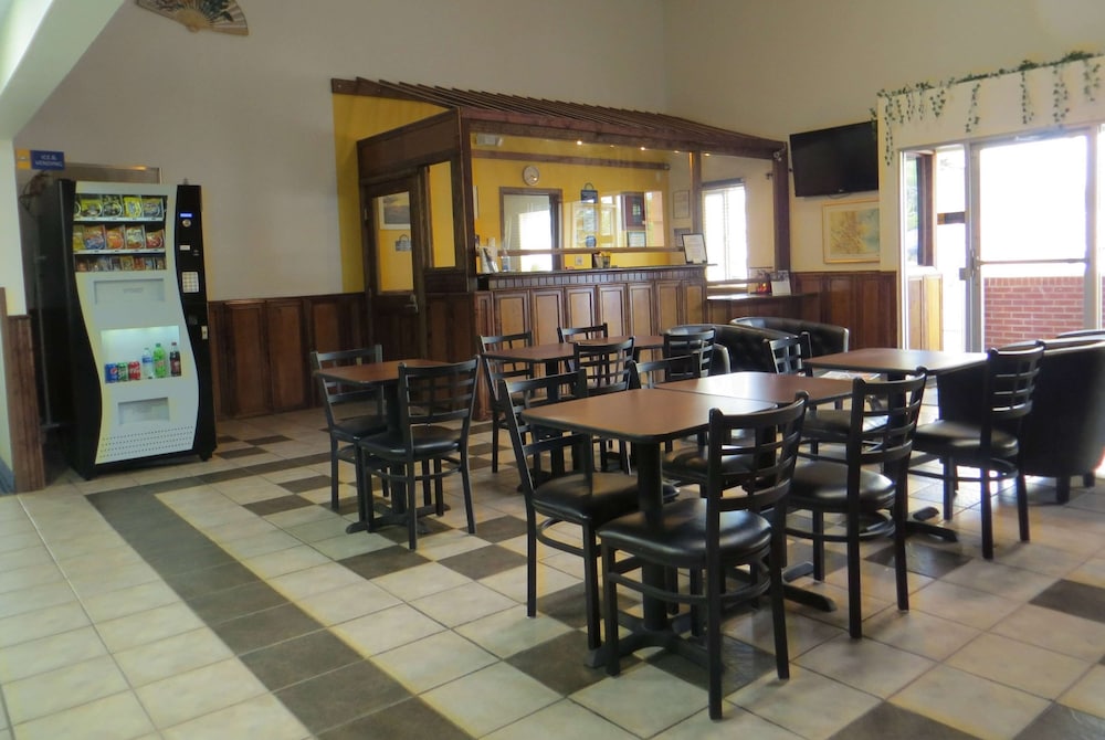 Days Inn by Wyndham Alamosa - photo 39