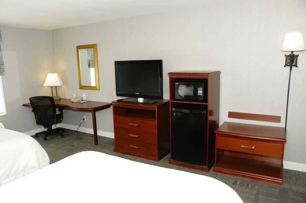 Hampton Inn & Suites Redding - photo 18