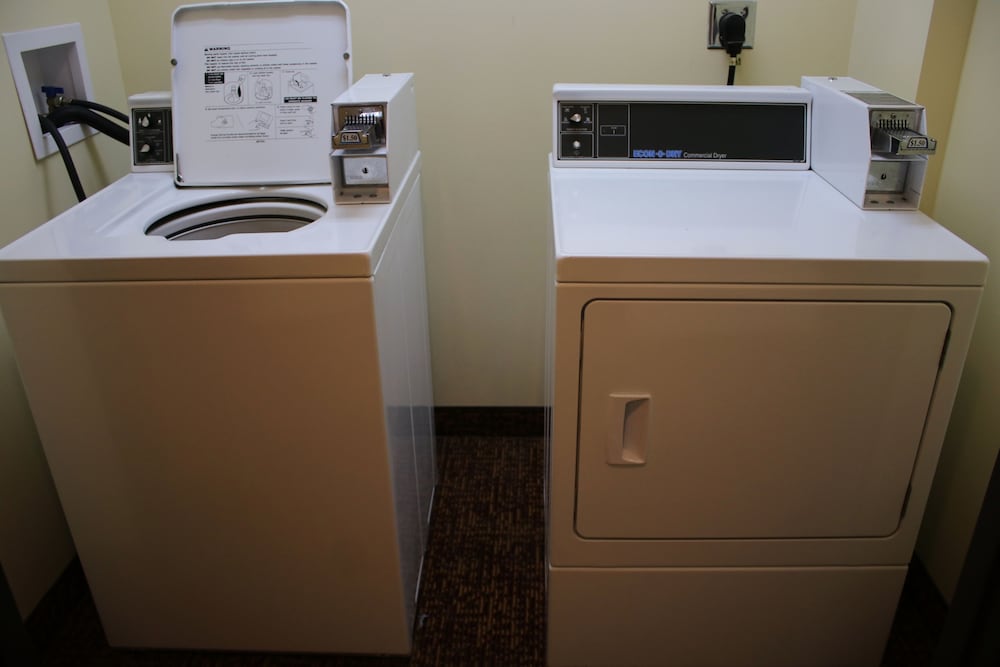 Edgewood Hotel & Suites - photo 34