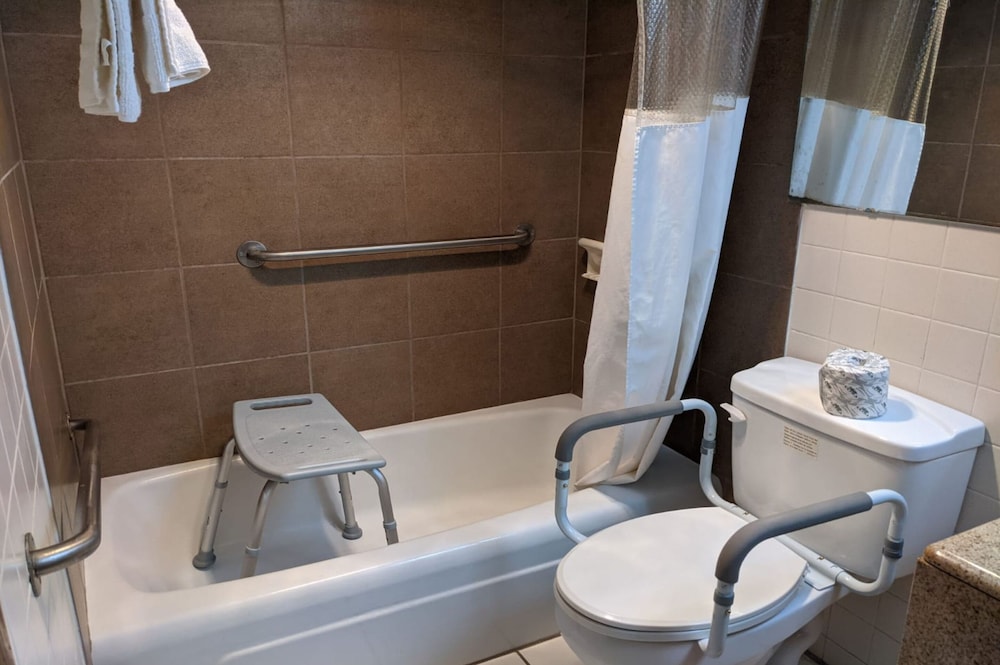OYO Hotel Morton East Peoria I 74 - photo 15