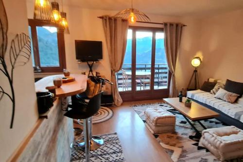 Grand Studio Refait a Neuf - last minute hotel in Unknown City