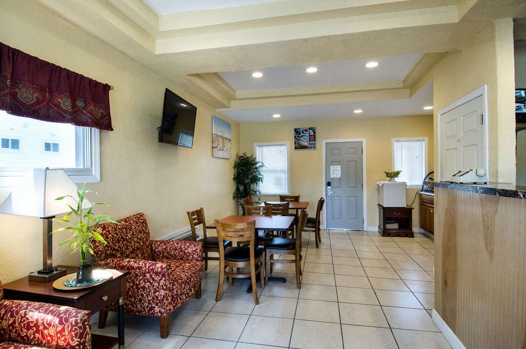 Econo Lodge West Yarmouth on Cape Cod - photo 7