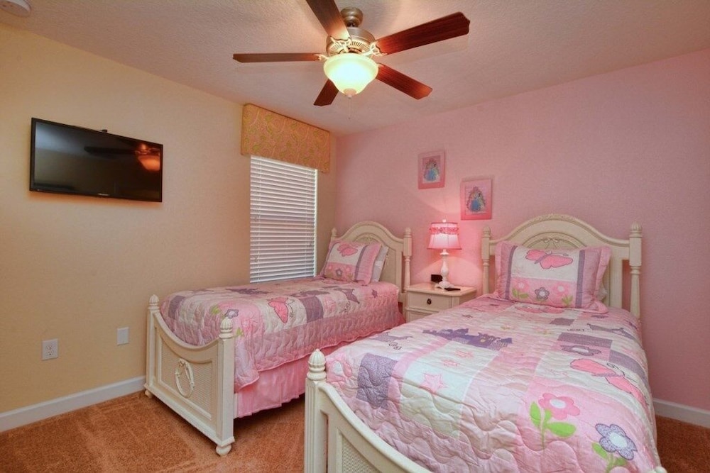 Resort Community Large Private Pool Free Wifi Game Room No Rear Neighbors 6 Bedroom Home by RedAwning - photo 4
