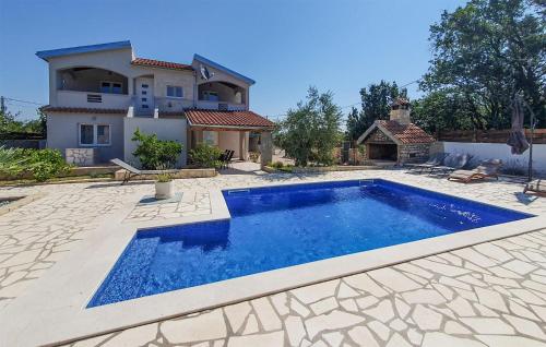 3 Bedroom Cozy Home In Sukosan — 4-Star Luxury Hotel in Sukosan, Croatia