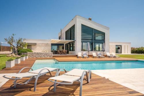 Villa Canutells Ref 27 — 4-Star Luxury Hotel in Mao, Spain