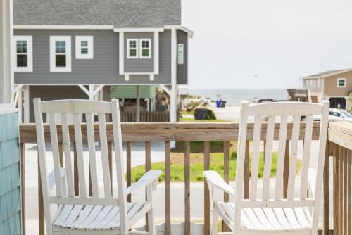 Sunkissed 2 by Oak Island Accommodations - photo 13