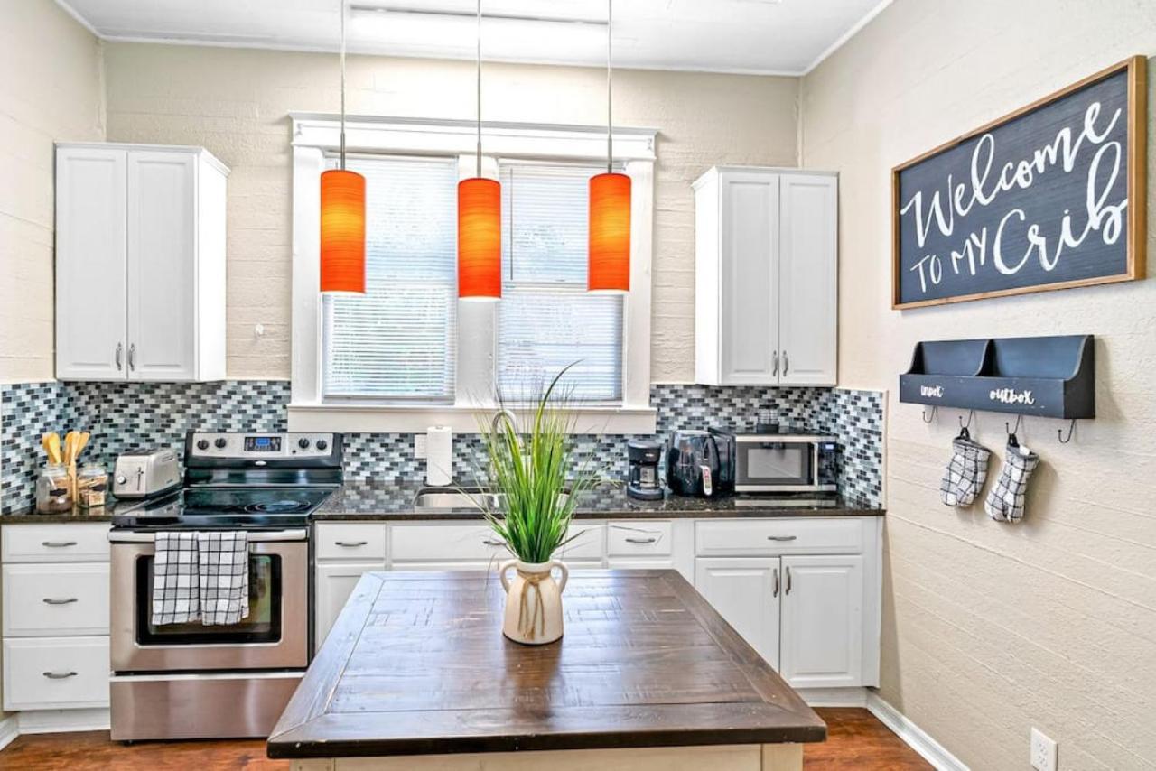 Charming and Historic Bungalow Near All — 4-Star Luxury Hotel in Tampa, United States