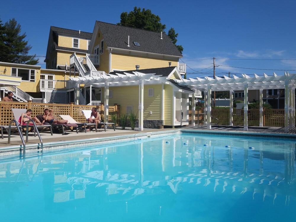 The Admiral's Inn Resort - photo 2