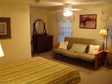 Maplehurst Inn - photo 4