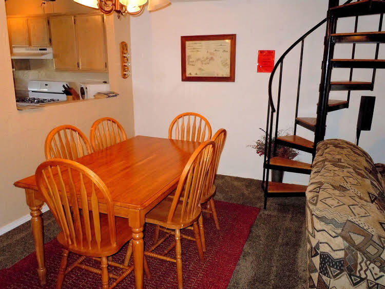 Three Bedroom Premier Townhouse Unit #17 by Snow Summit Townhouses Bus LIC #23581 — 4-Star Luxury Hotel in Big Bear Lake, United States