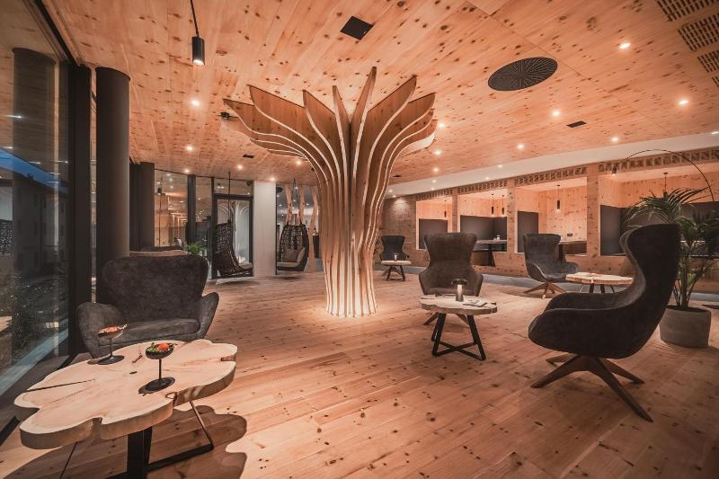 Cristallo Sport & Wellness Hotel — hotel in Levico Terme