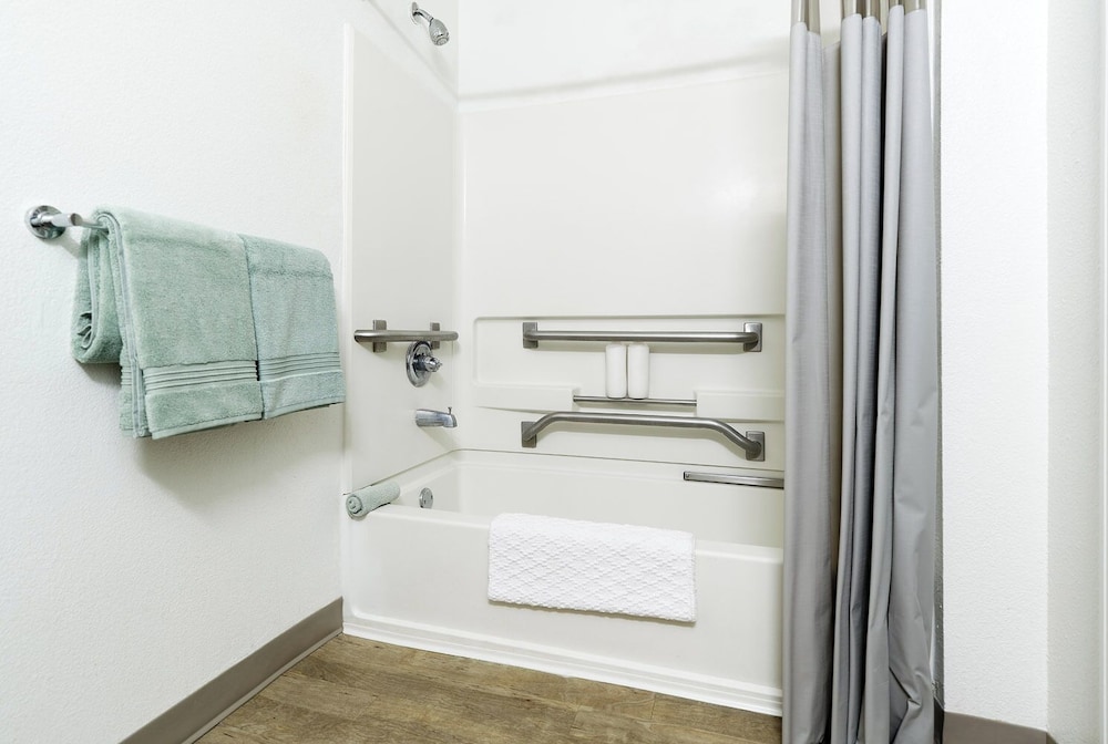 InTown Suites Extended Stay Jacksonville FL St. Johns Bluff Rd - photo 22
