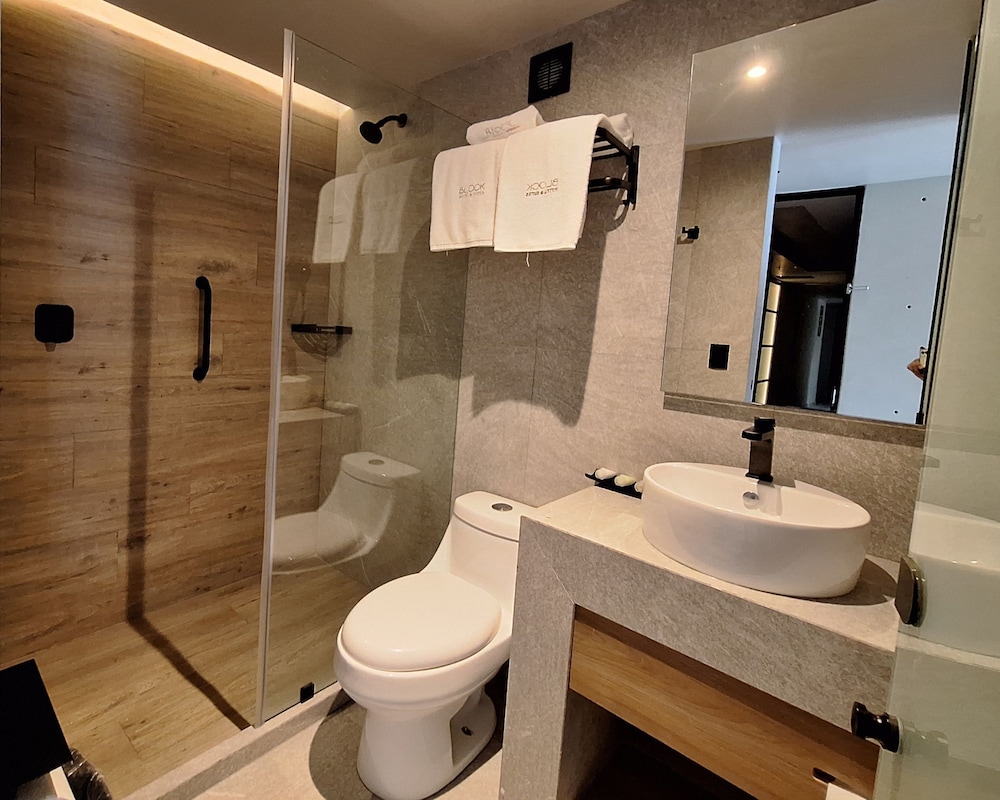 Hotel Block Suites