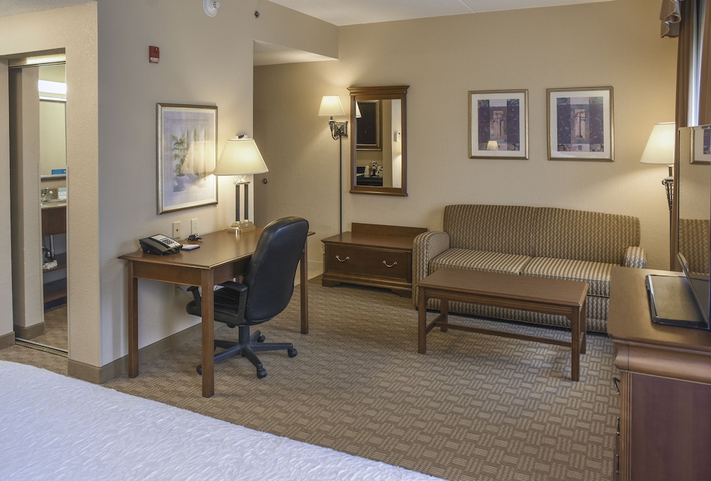Hampton Inn & Suites Youngstown Canfield - photo 30