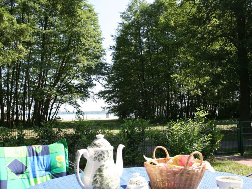 on Grimnitzsee With Lake Views — hotel in Joachimsthal
