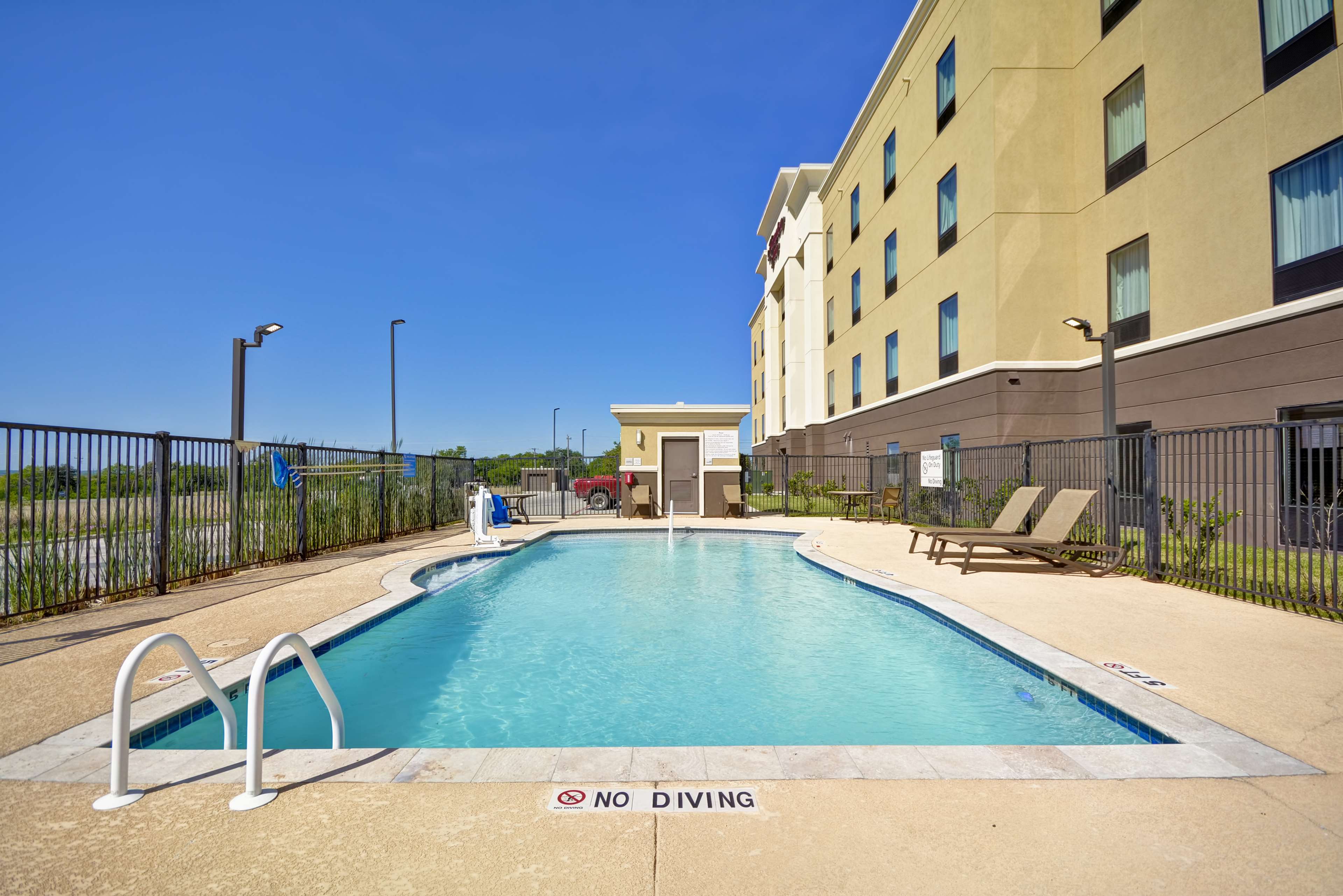 Hampton Inn Kenedy - photo 7