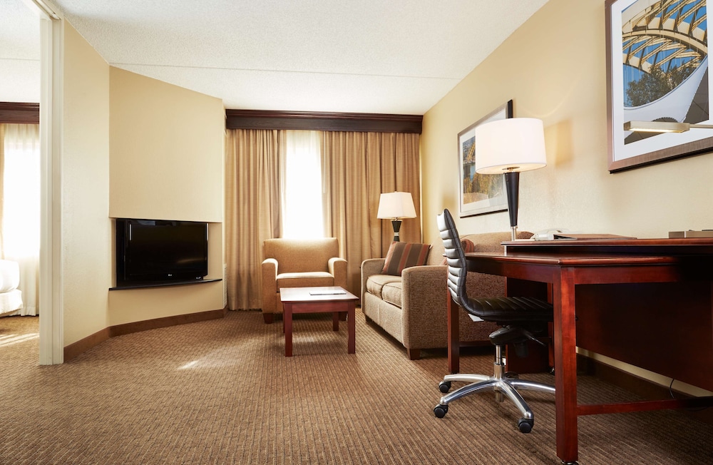 DoubleTree Suites by Hilton Hotel Cincinnati Blue Ash - photo 15