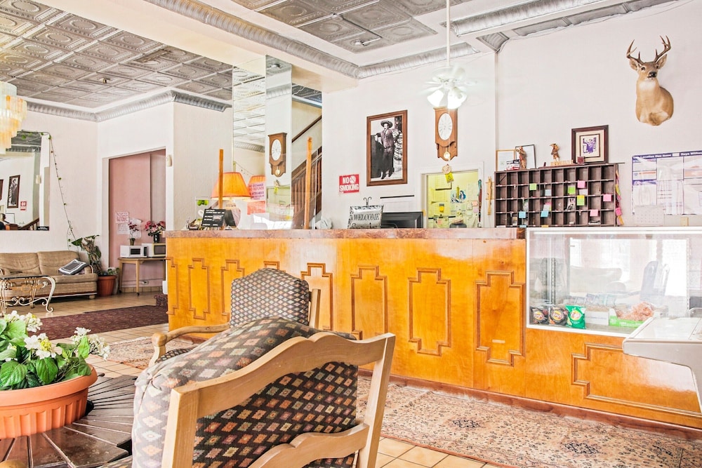 OYO Historic Cameron Hotel Brownsville I 69E - photo 5