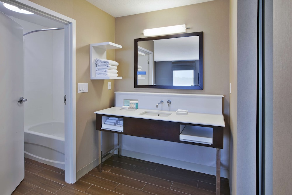 Hampton Inn Commerce Novi - photo 24