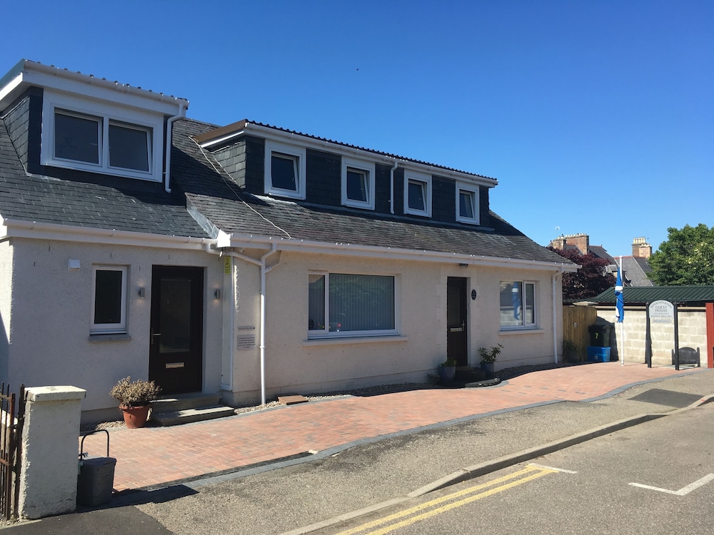 Silverstrands Guest House — 4-Star Luxury Hotel in Inverness, United Kingdom