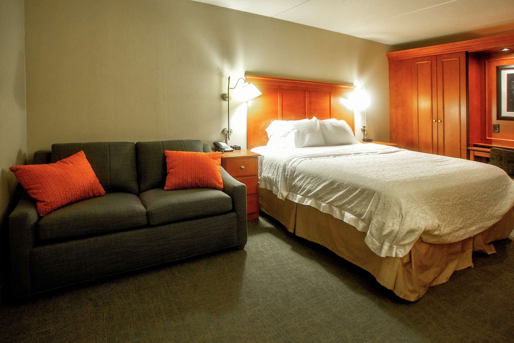 Hampton Inn Wheeling - photo 13