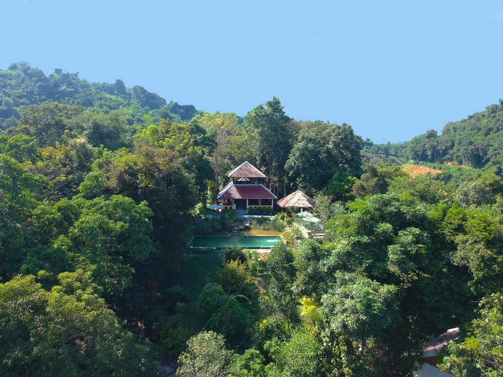 Zen Namkhan Boutique Resort pet-friendly hotel Luang Prabang