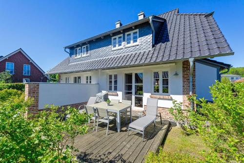 Gutshofhauser Sellin Haushalfte 1 — Ostseebad Sellin
