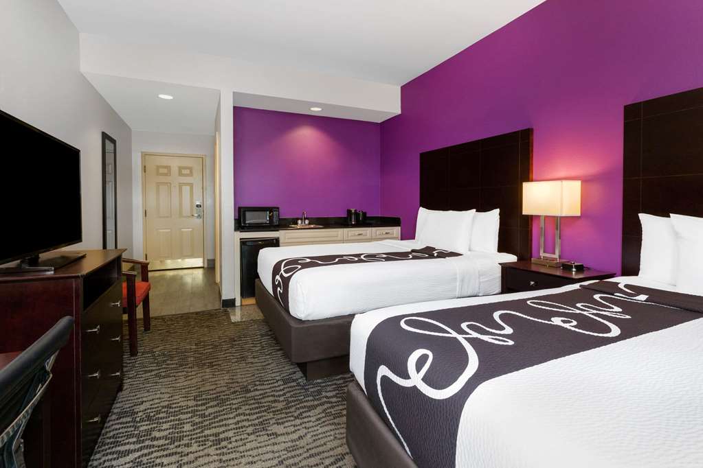 La Quinta Inn & Suites by Wyndham Tampa Bay Area Tampa South - photo 19