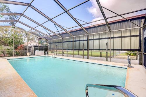 12 Mi to Beach Cottage with Pool in Bradenton — 4-Star Luxury Hotel in Bradenton, United States